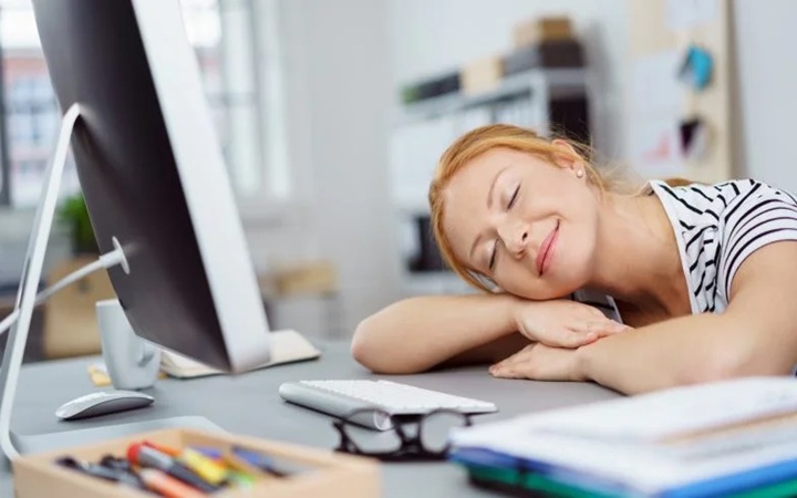                 Drzemka. Czy jest korzystna dla zdrowia?                   