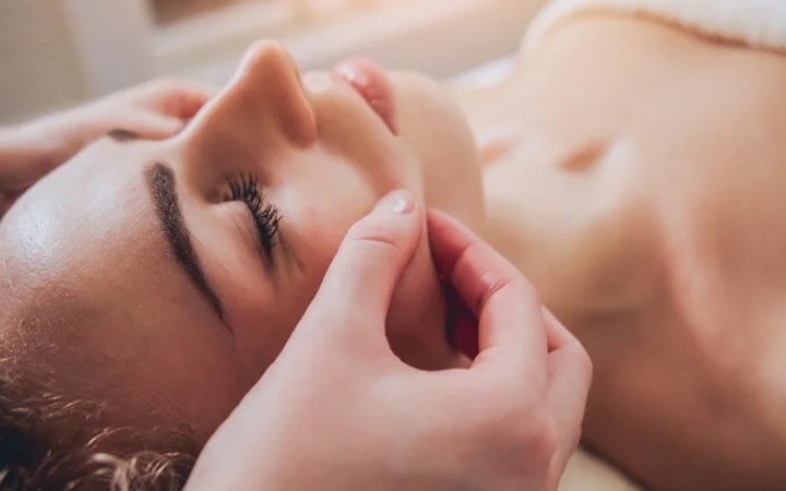              Masaż kobido. Lifting twarzy bez skalpela?                