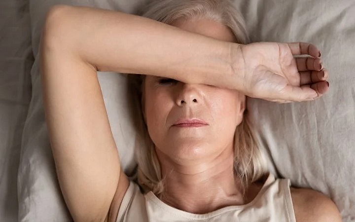 Objawy menopauzy. Jak je złagodzić? 