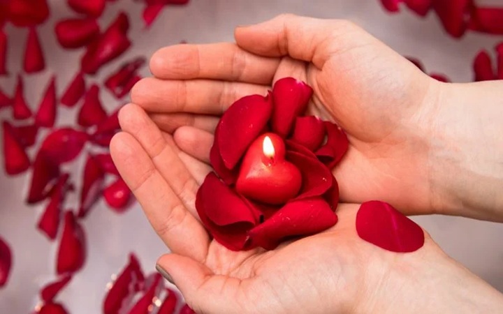                      Miłosne rytuały na Walentynki                         