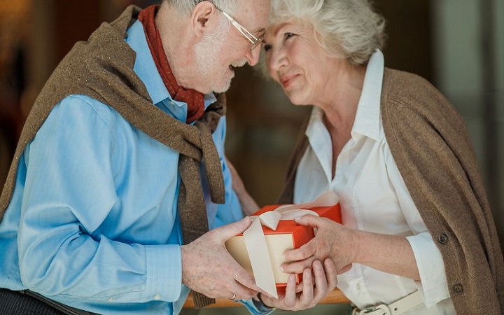                   Prezent dla seniora. Poznaj nasze propozycje!                     
