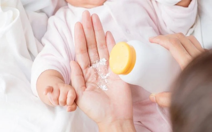 Talk pod lupą. Czy składnik pudrów i zasypek jest szkodliwy?