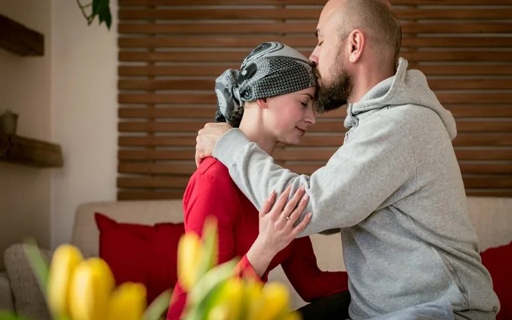                     Jak wspierać chorego w walce z nowotworem?                       