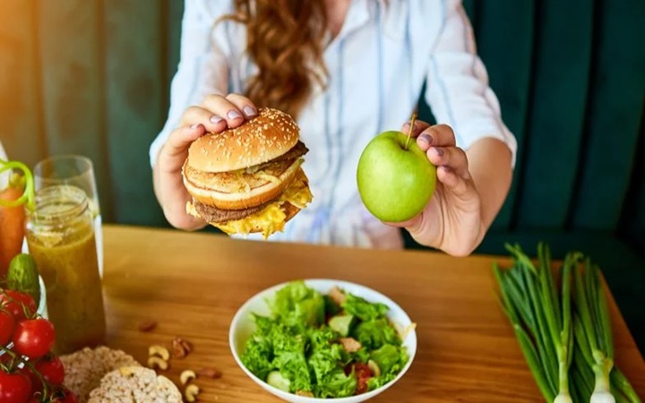                   Zdrowe odżywianie. Na czym polega zasada 80/20?                     