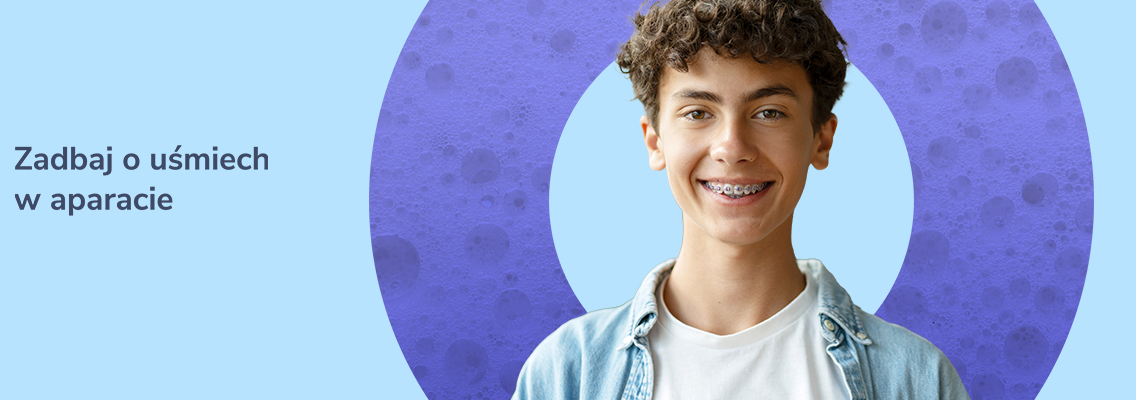 baner zadbaj o uśmiech w aparacie - nastolatek z aparatem ortodontycznym na zębach