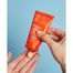 SVR Sun Secure Blur Sans Perfum, brzoskwiniowy mus przeciwsłoneczny, bezzapachowy, SPF 50+, 50 ml - miniaturka 2 zdjęcia produktu