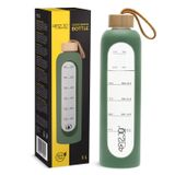 4Fizjo, butelka szklana na wodę w silikonowym etui, motywacyjna, zielona, 1 l - miniaturka zdjęcia produktu