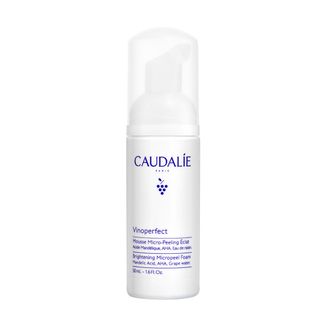 Caudalie Vinoperfect, rozjaśniająca pianka mikropeelingująca, 50 ml - zdjęcie produktu